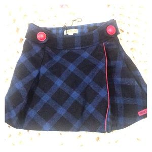 Cute black & blue plaid skirt!